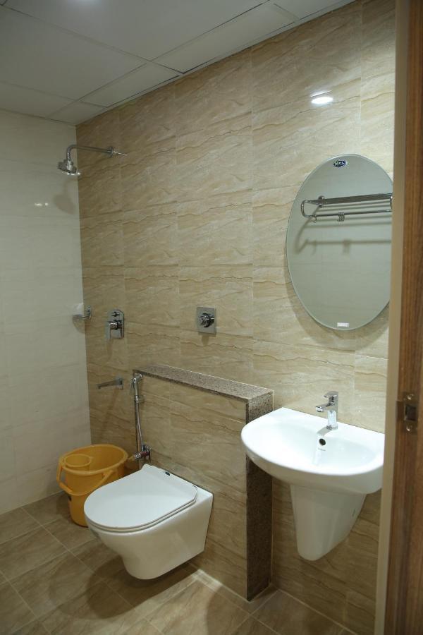 Kalpana Nest Hotell Tudiyalur Exteriör bild